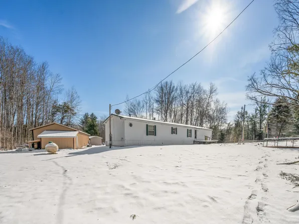 22132 15th Ave, Sears, MI 49679