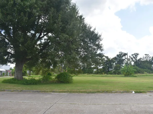 900 Peach St, Houma, LA 70363