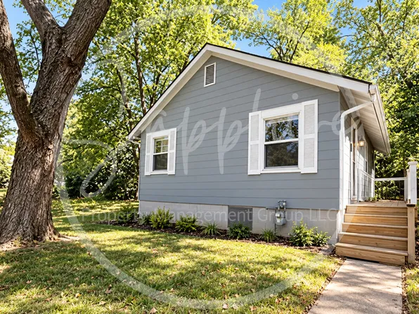 8237 N Flora Ave, Kansas City, MO 64118