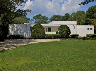 9 Midhampton Ct, Quogue, NY 11959