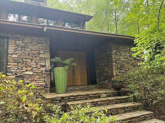 2nd image of 212 Carolina Club Dr