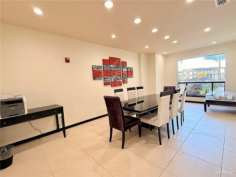813 Travis St #207 — Photo 10