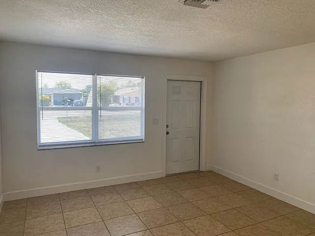 2 bed, 861 sqft, $1,599 — Photo 2