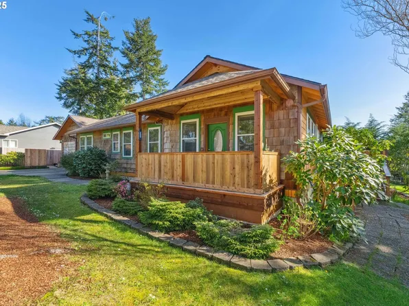 1144 12th St SE, Bandon, OR 97411