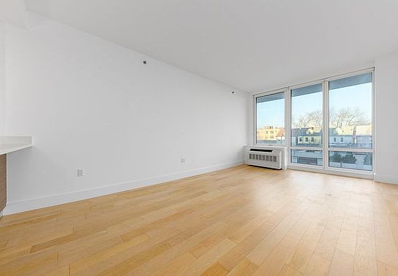 4th image of 14-01 Broadway #8E