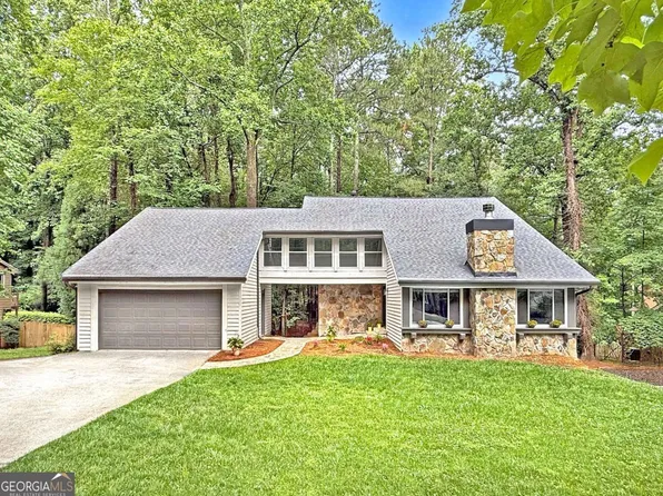 2435 Roxburgh Dr, Roswell, GA 30076