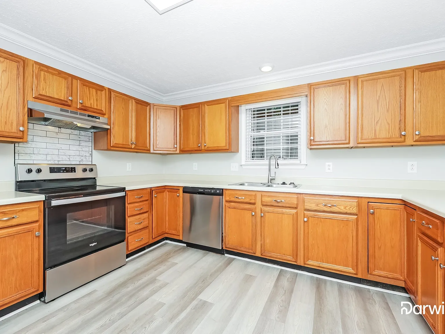 4 bed, 2.5 bath, 2400 sqft, $2,410 — Photo 3