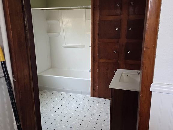 3rd image of 212 N Nanticoke Ave Floor 1