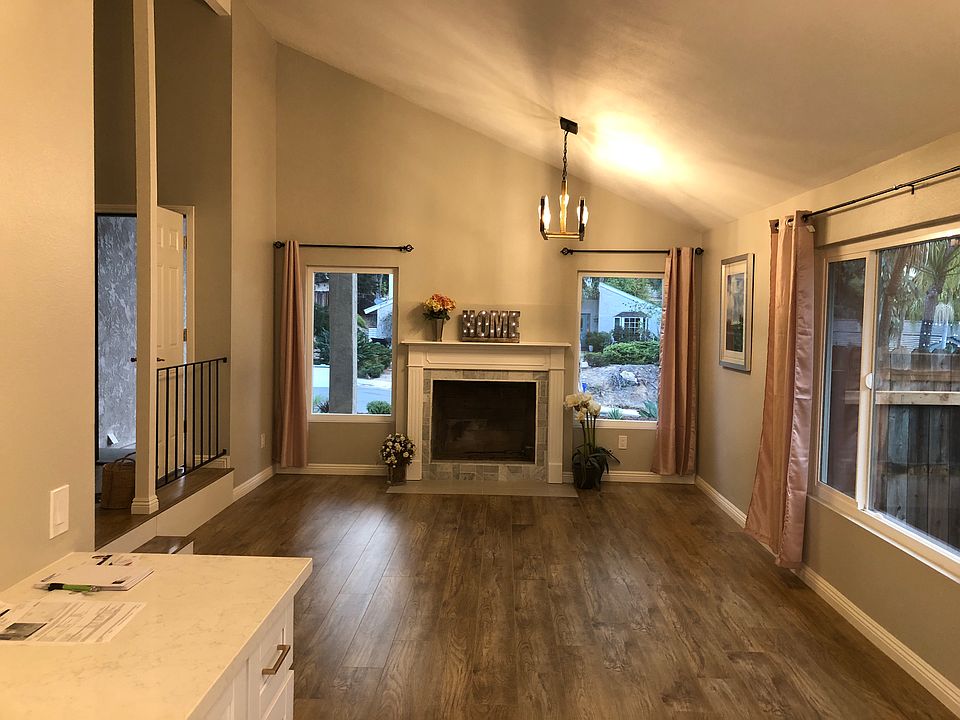 1st image of 10565 Vista Lago Pl