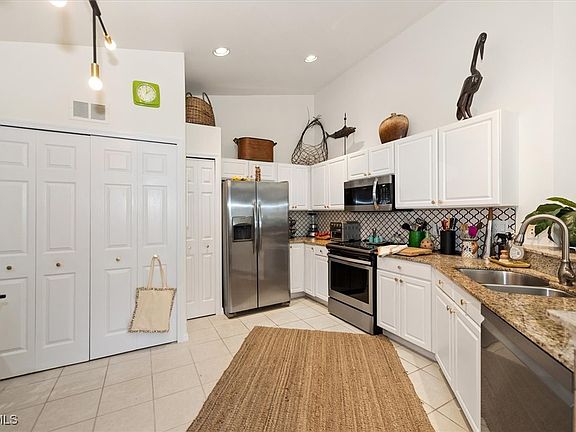 5th image of 9661 Hemingway Ln APT 3202