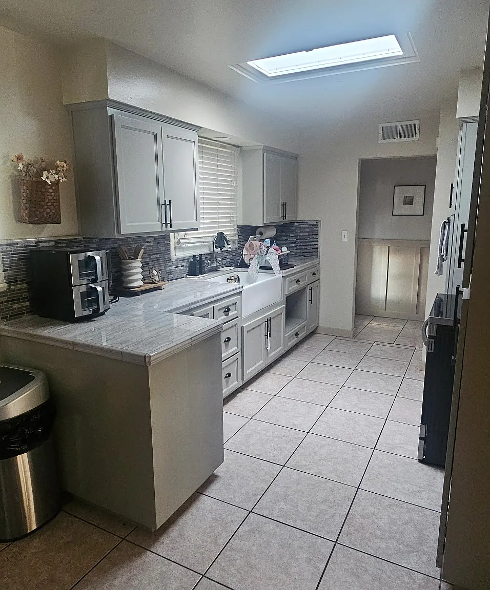 3 bed, 1.5 bath, 1250 sqft, $2,200 — Photo 3