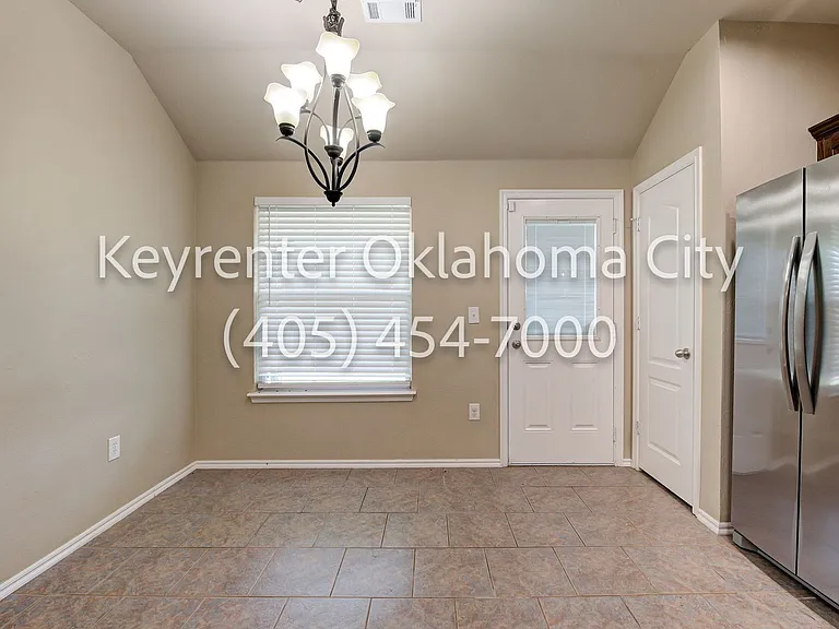629 E Linden Ln — Photo 12