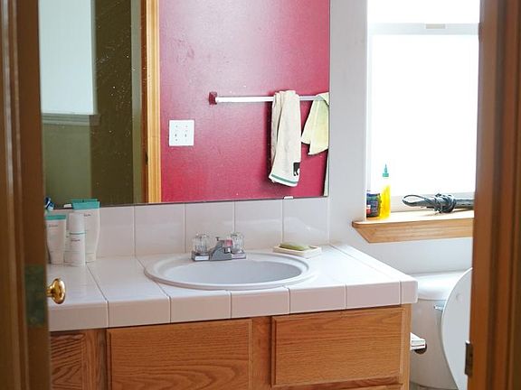 bathroom with accent color