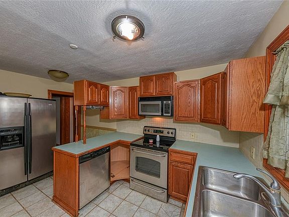 4th image of 2769 Otter Dr