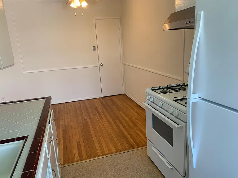 1138 S La Cienega Blvd #9 — Photo 25