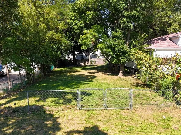 26 Glenwood Dr, Round Lake Beach, IL 60073