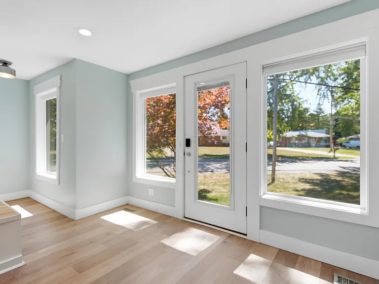 2200 S Long Lake Rd — Photo 26