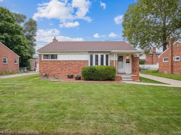 11141 Karen St, Livonia, MI 48150