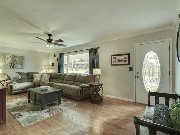 4th image of 9125 Carlton Cir