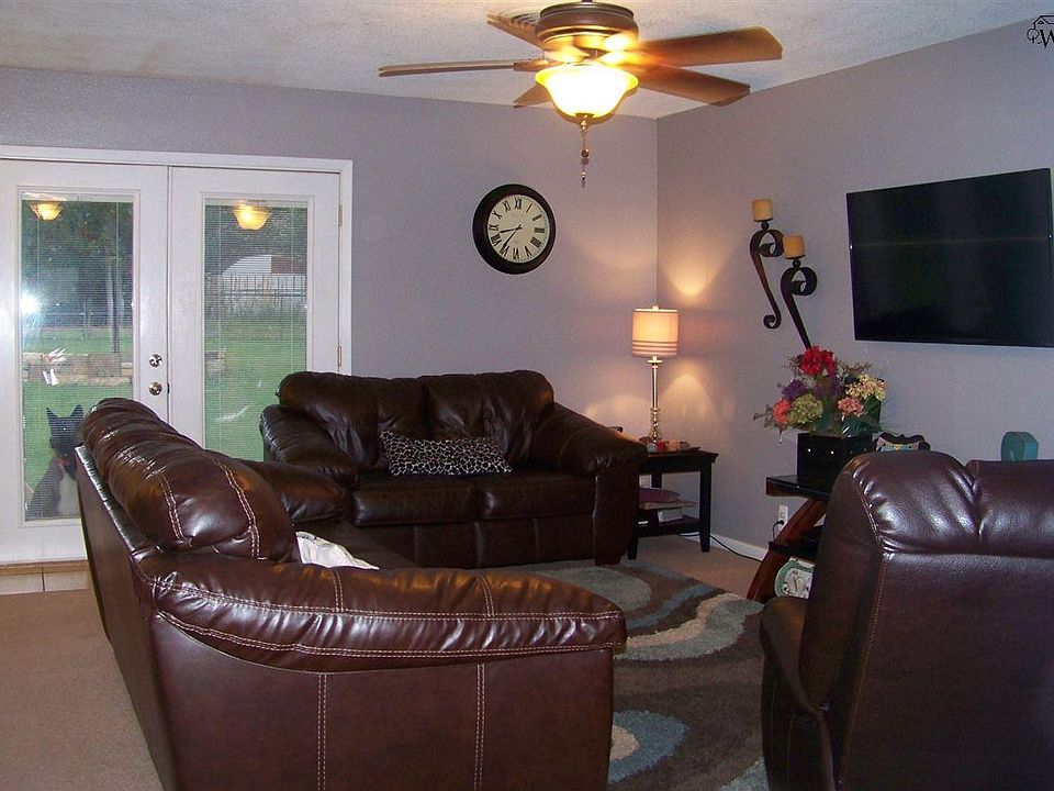 1st image of 710 W Clara Ave