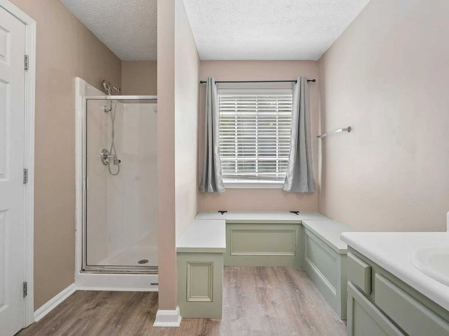4 bed, 3.0 bath, 1730 sqft, $1,161 — Photo 2