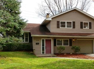 2528 Skokie Dr, Rockford, IL 61108