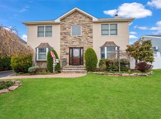 698 Herman Ave, Franklin Square, NY 11010