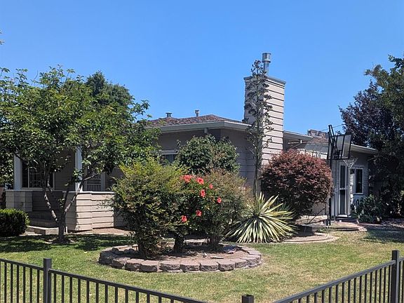 4th image of 21492 Montgomery Ave