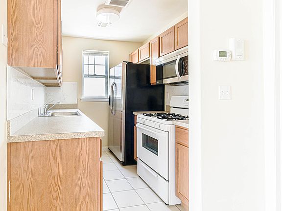 5th image of 158 Sea Grass Ln #B