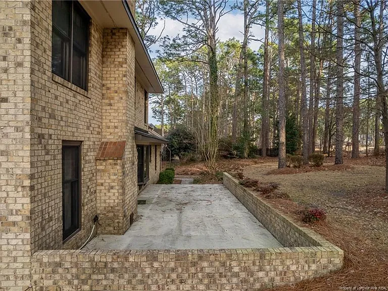 6821 Thames Dr — Photo 39
