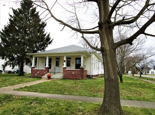 300 6th St, Carmi, IL 62821