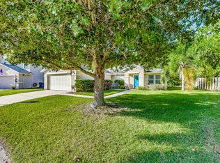 1075 Sunray Ct, Jacksonville, FL 32218