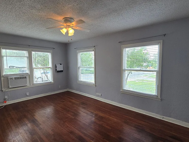 504 Elmhurst Ave #3 — Photo 6