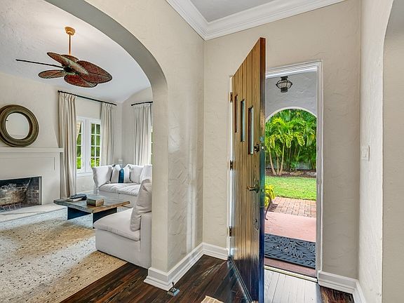 3rd image of 678 Bougainvillea Ln