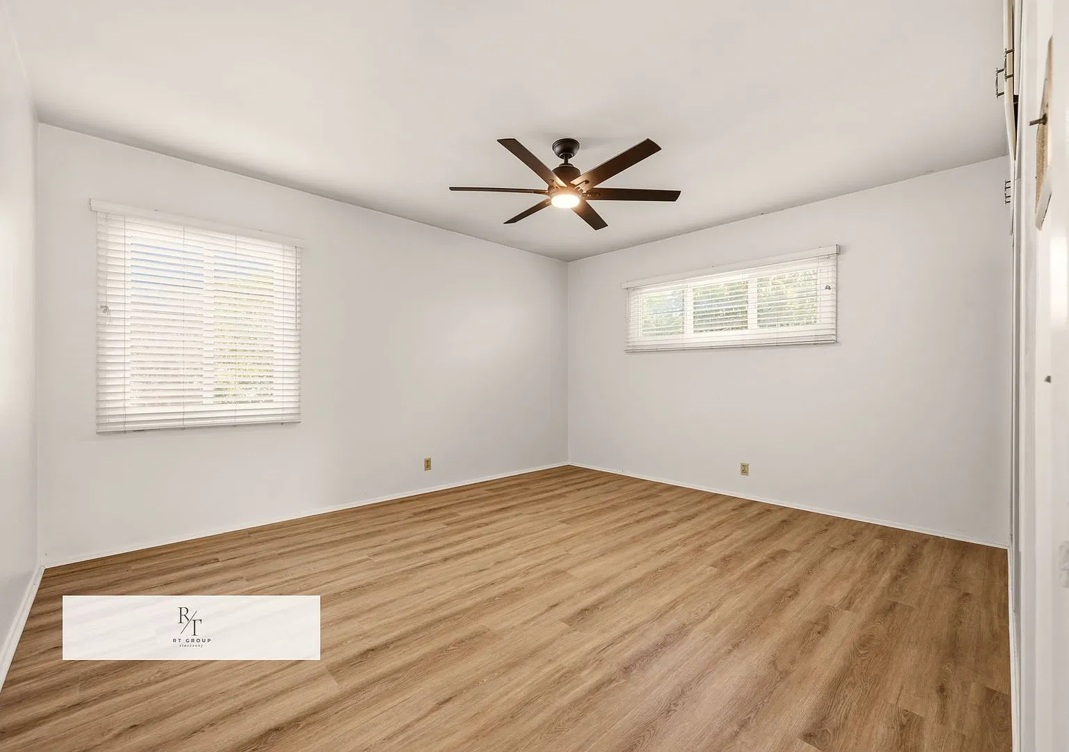 Charming 3-Bedroom Single-Story Home in Desirable Arcadia ! — Photo 3