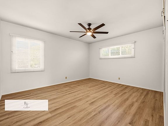 3rd image of 1033 Encino Ave