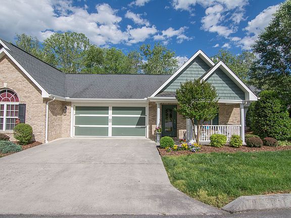 2nd image of 12 Shallowbrook Ln