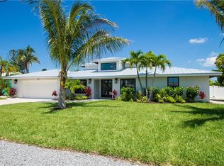 627 Emerald Ln, Holmes Beach, FL 34217