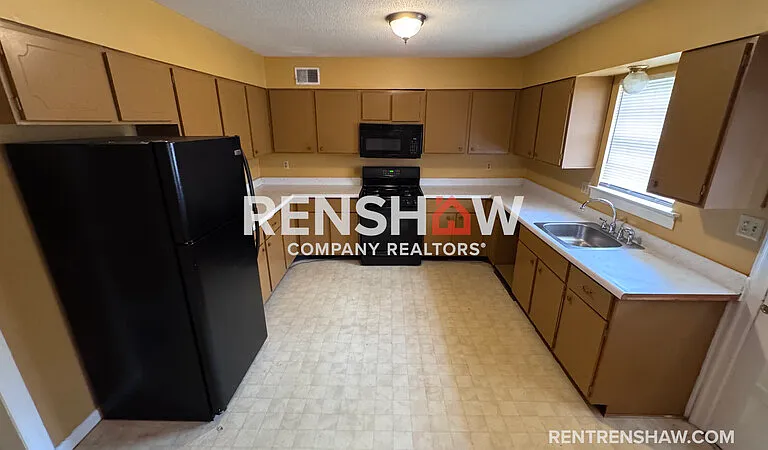 3222 Thirteen Colony Mall #2B — Photo 3