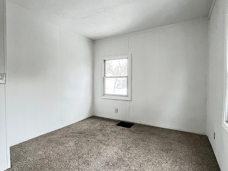 156 W Washington St #1 — Photo 4