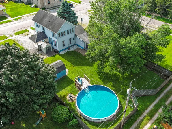 210 N Walnut St, Ladoga, IN 47954