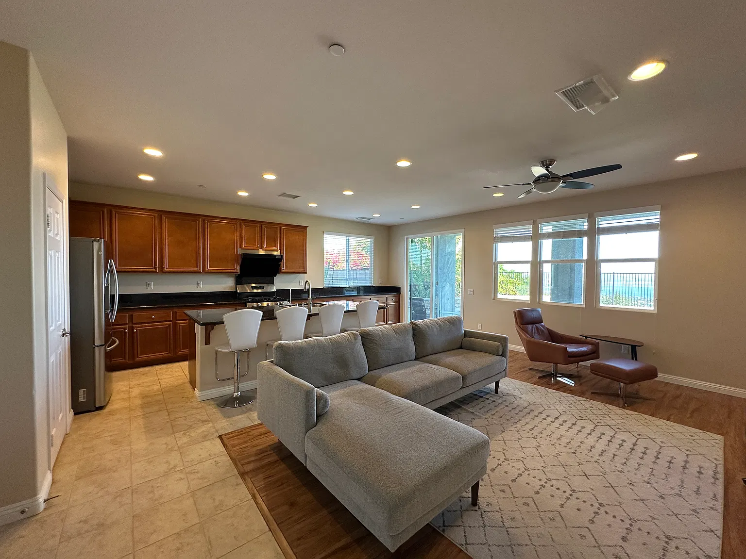 4 bed, 2575 sqft, $7,000 — Photo 4