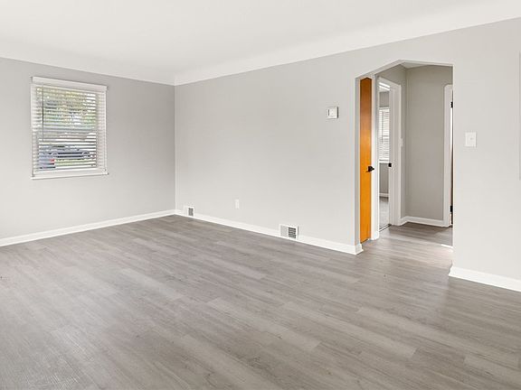 4th image of 7902 Thornton Dr