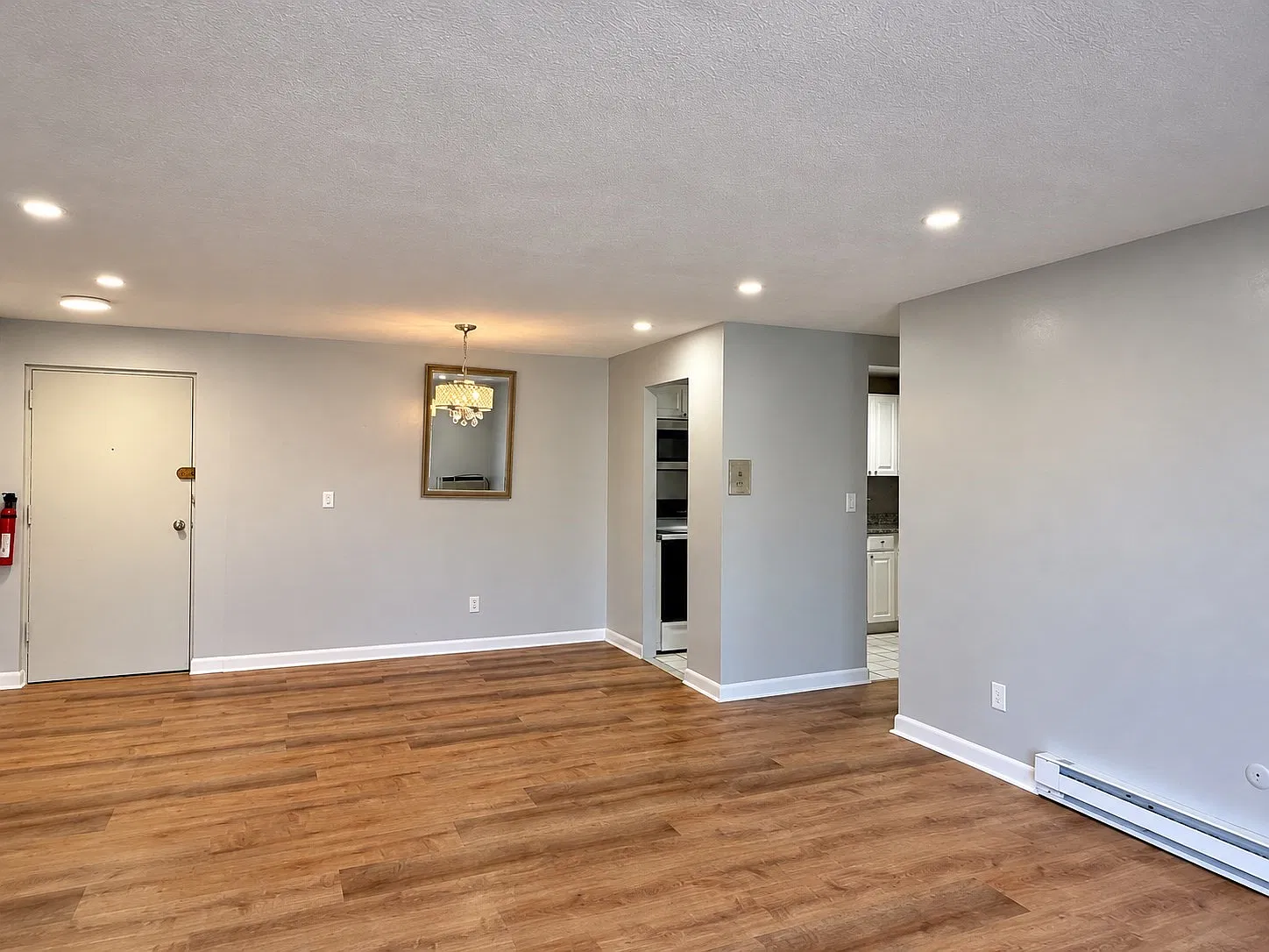 2 bed, 1.0 bath, 900 sqft, $2,400 — Photo 4