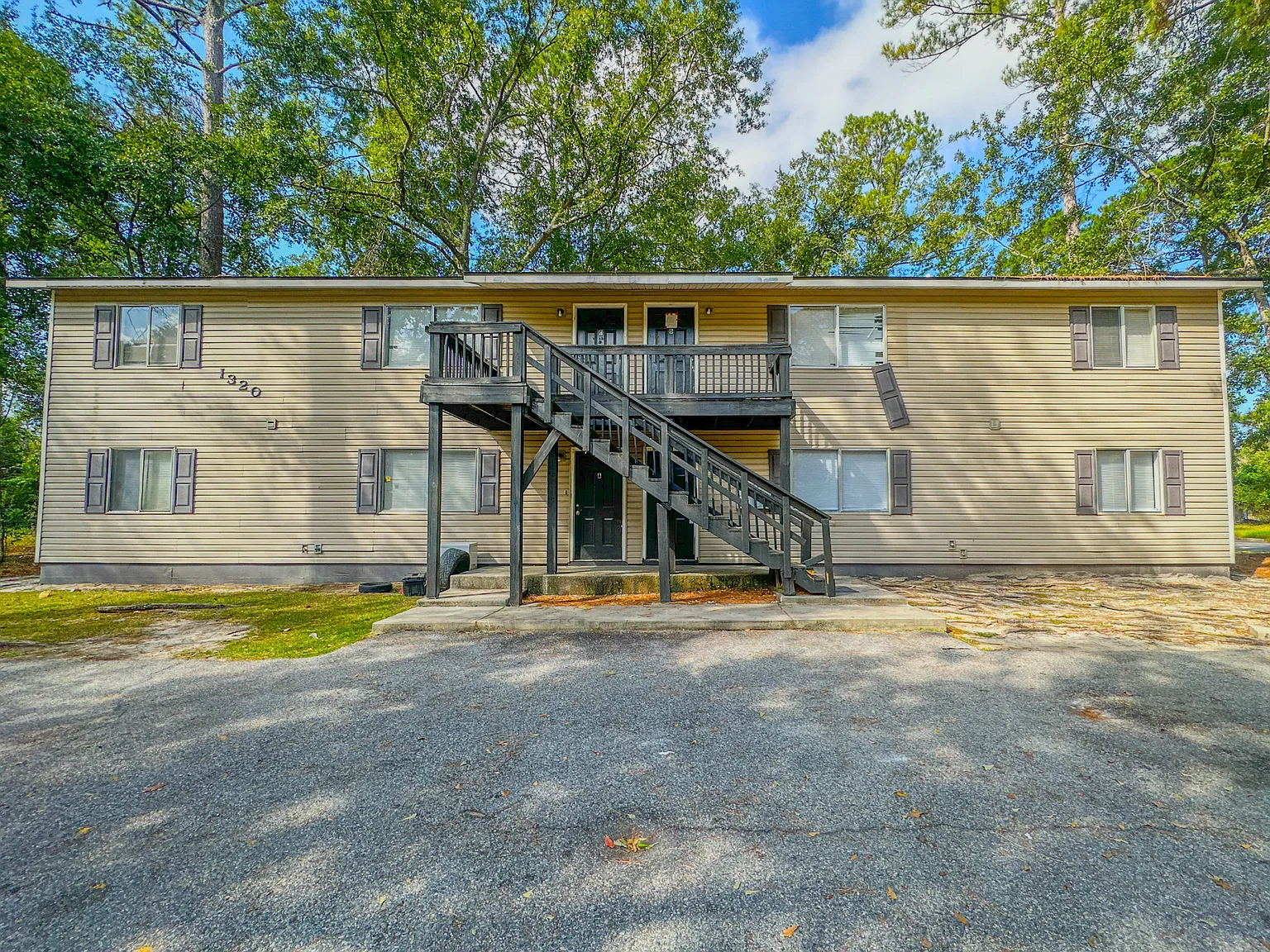 1320 Ponderosa Dr - Apt. B — Photo 1