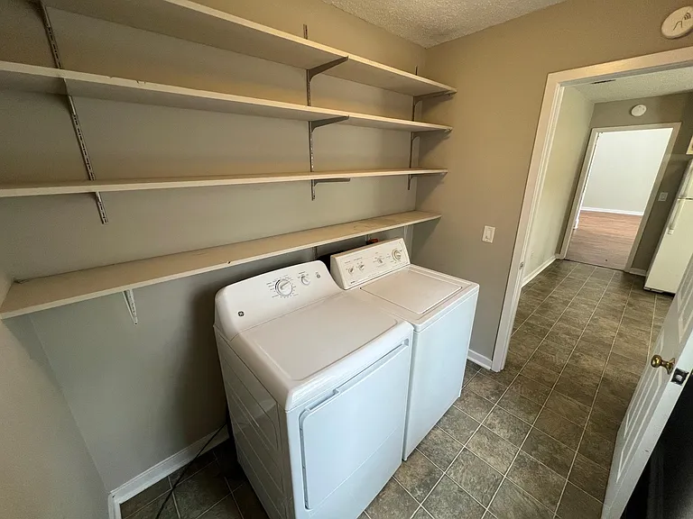 214 Westbrooke Dr — Photo 6