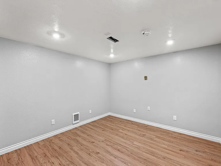 15906 E Broad Ave — Photo 20