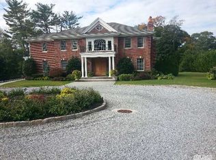 8 Waverly Rd, Old Westbury, NY 11568