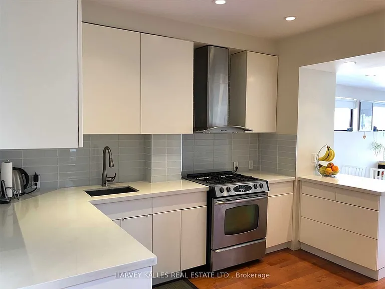 148 Roslin Ave — Photo 9