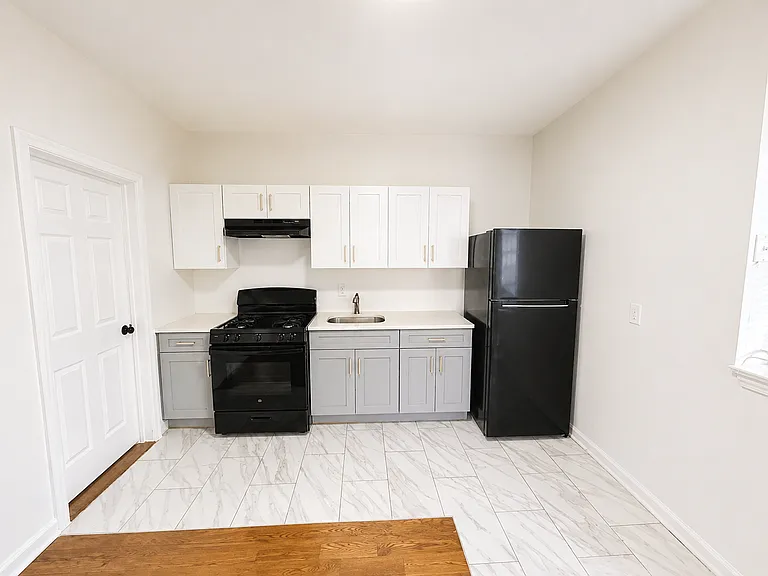 453 14th Ave #2 — Photo 10